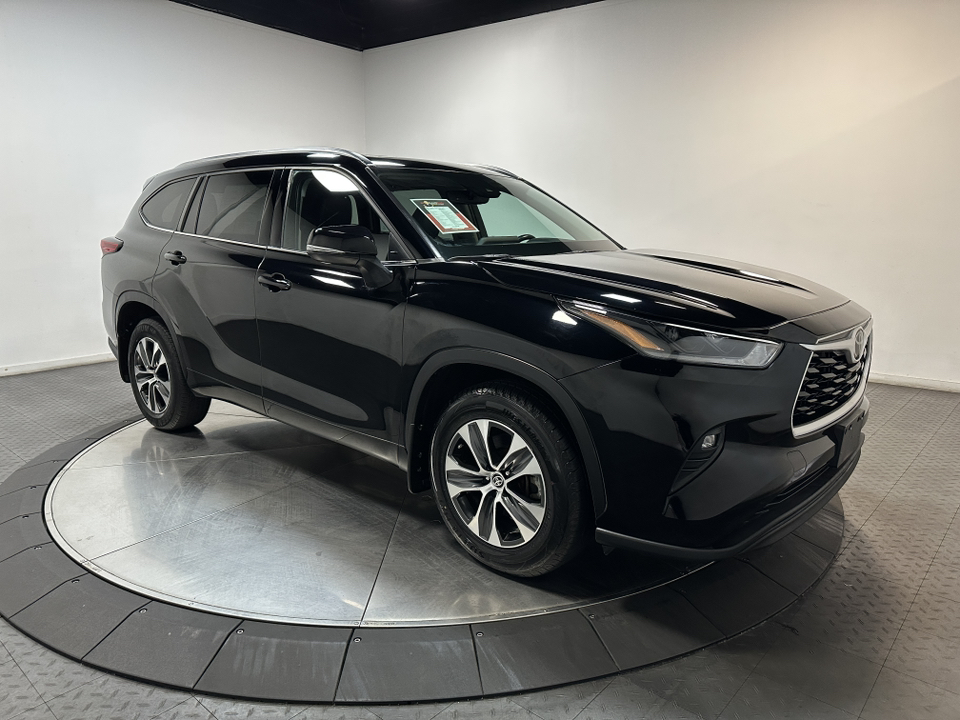 2021 Toyota Highlander XLE 1