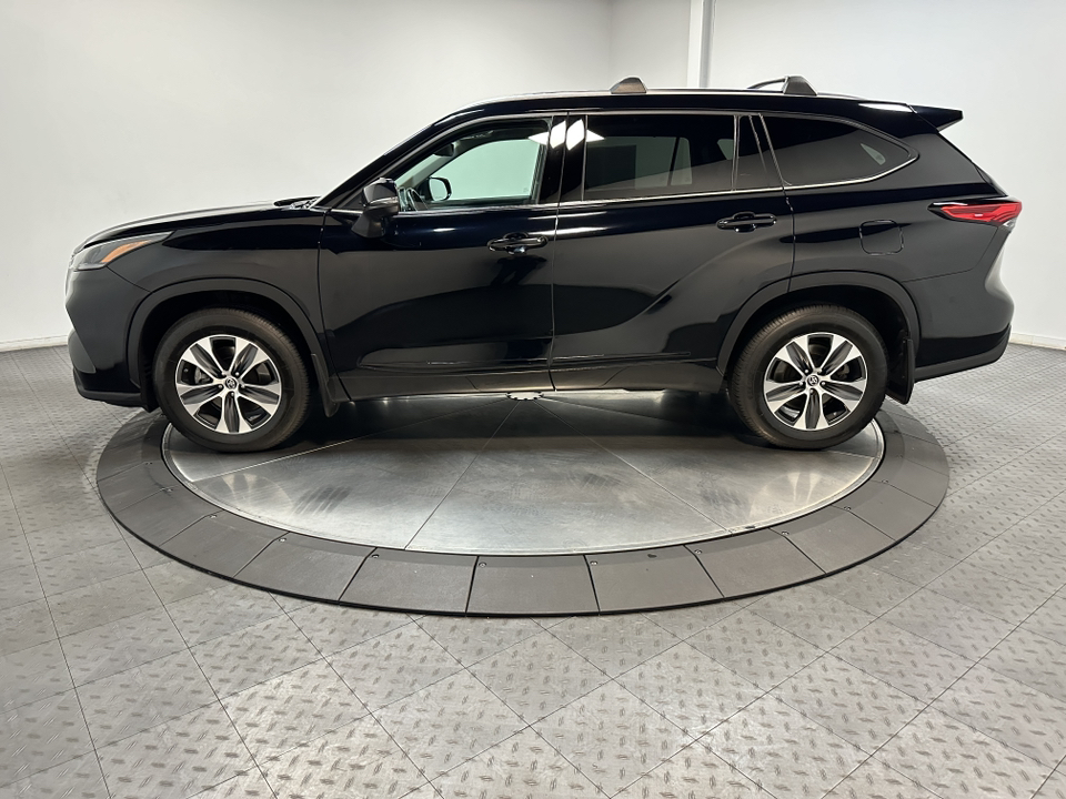 2021 Toyota Highlander XLE 8