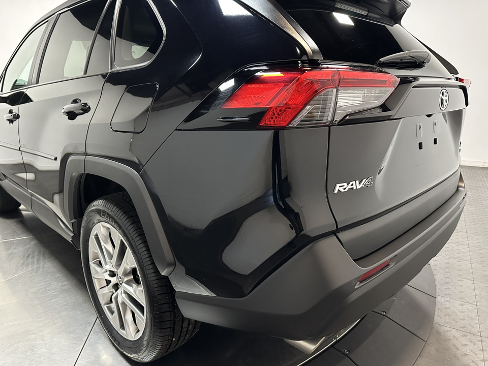 2022 Toyota RAV4 XLE Premium 10