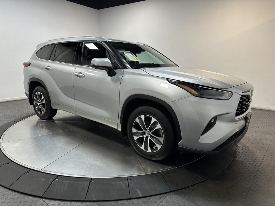 2022 Toyota Highlander XLE 1