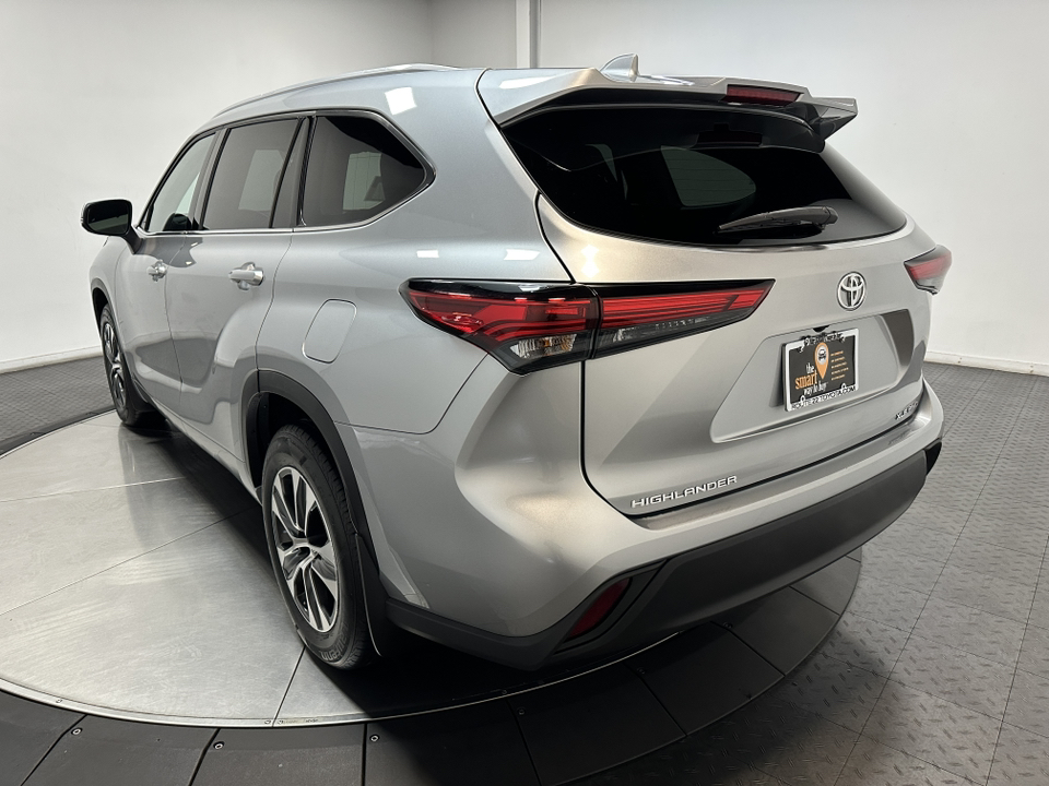 2022 Toyota Highlander XLE 9