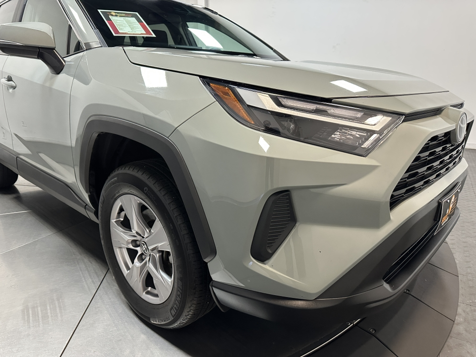 2023 Toyota RAV4 XLE 3