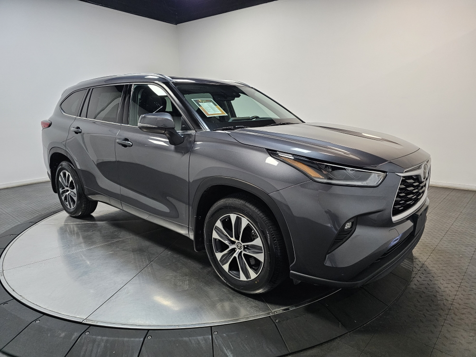 2021 Toyota Highlander XLE 1