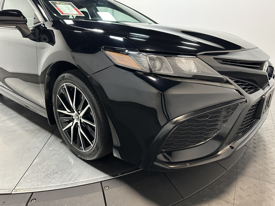 2021 Toyota Camry SE 3