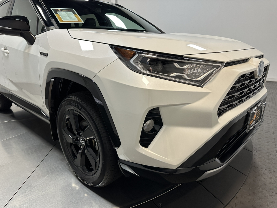 2019 Toyota RAV4 Hybrid XSE 3