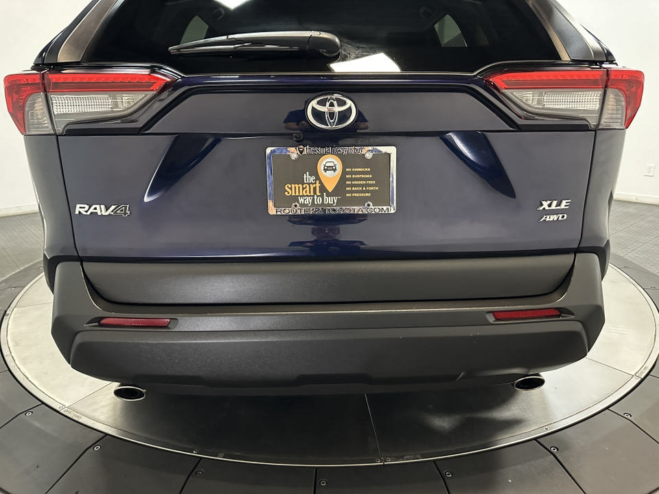 2021 Toyota RAV4 XLE 12