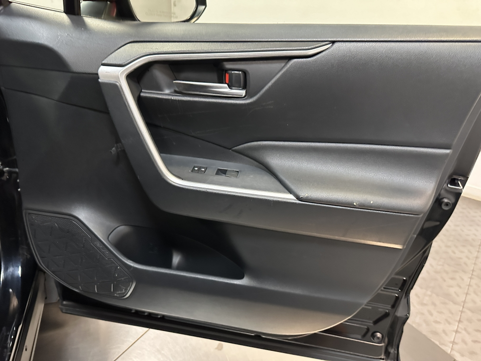 2019 Toyota RAV4 XLE 34
