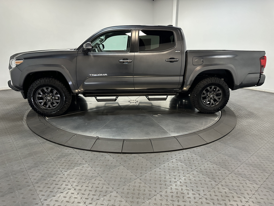 2023 Toyota Tacoma 4WD SR5 8