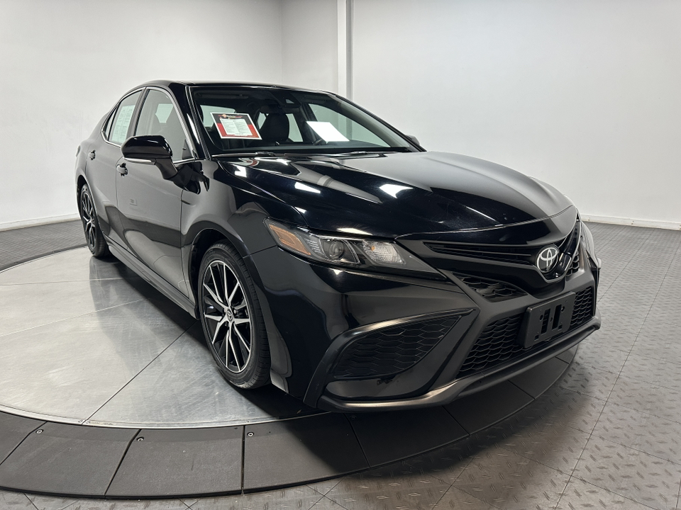 2023 Toyota Camry SE 2