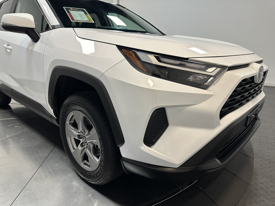 2023 Toyota RAV4 XLE 3