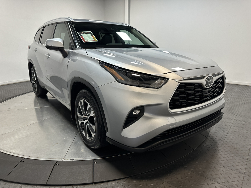 2022 Toyota Highlander XLE 2