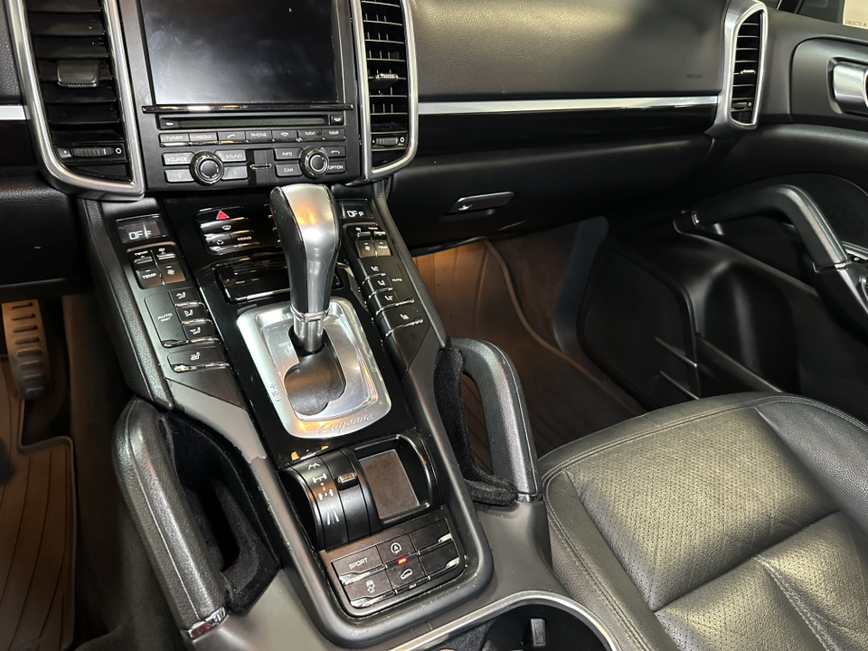 2013 Porsche Cayenne  23