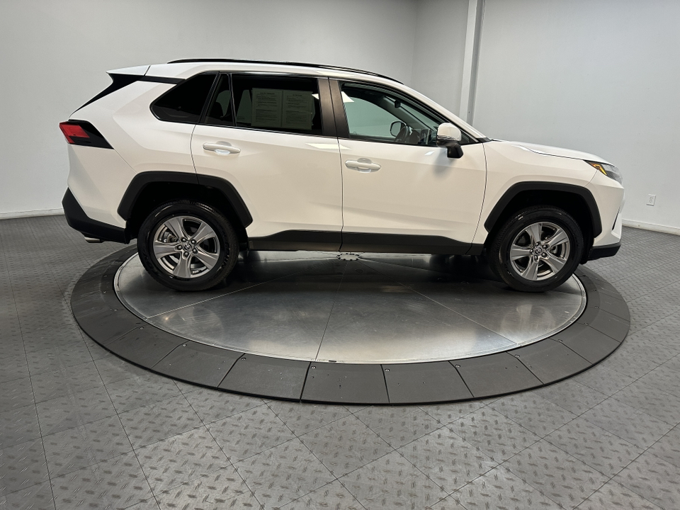 2024 Toyota RAV4 XLE 15