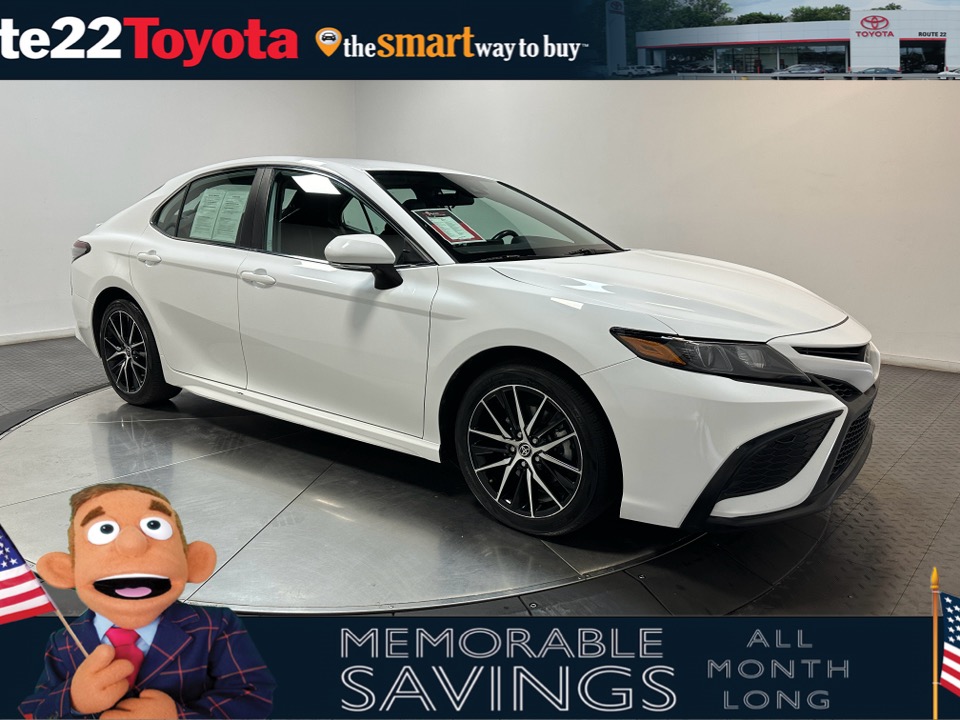 2022 Toyota Camry SE 1