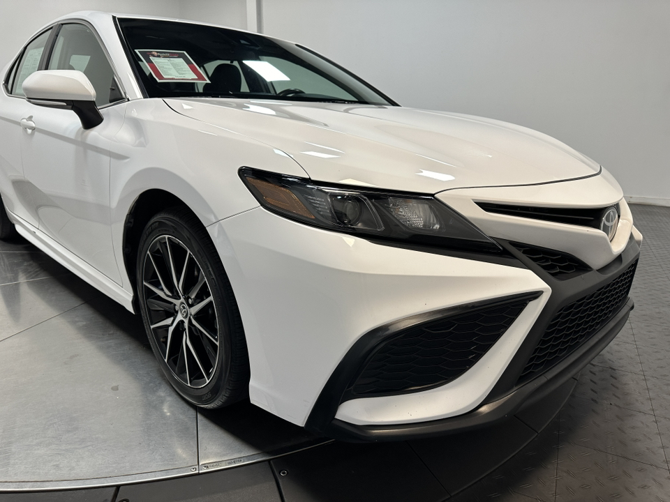 2022 Toyota Camry SE 3