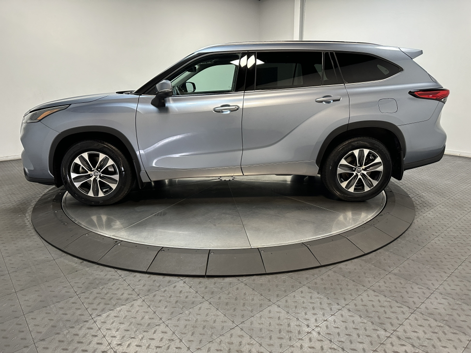 2021 Toyota Highlander XLE 8