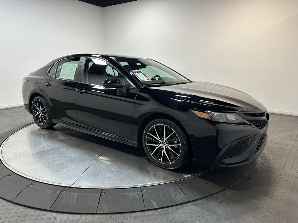 2022 Toyota Camry SE 1