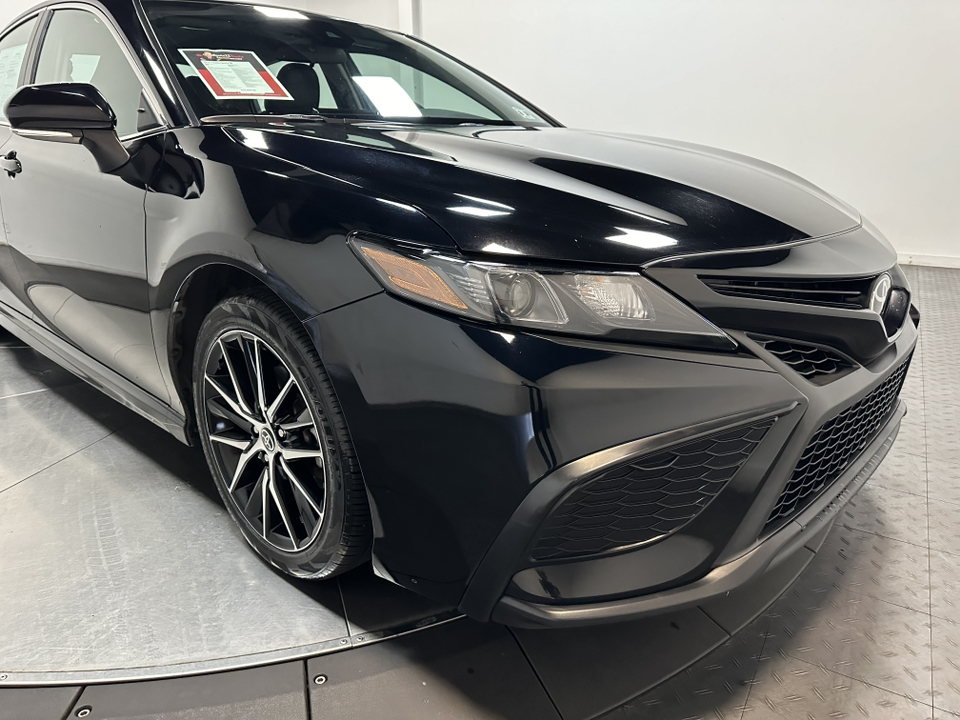 2022 Toyota Camry SE 3