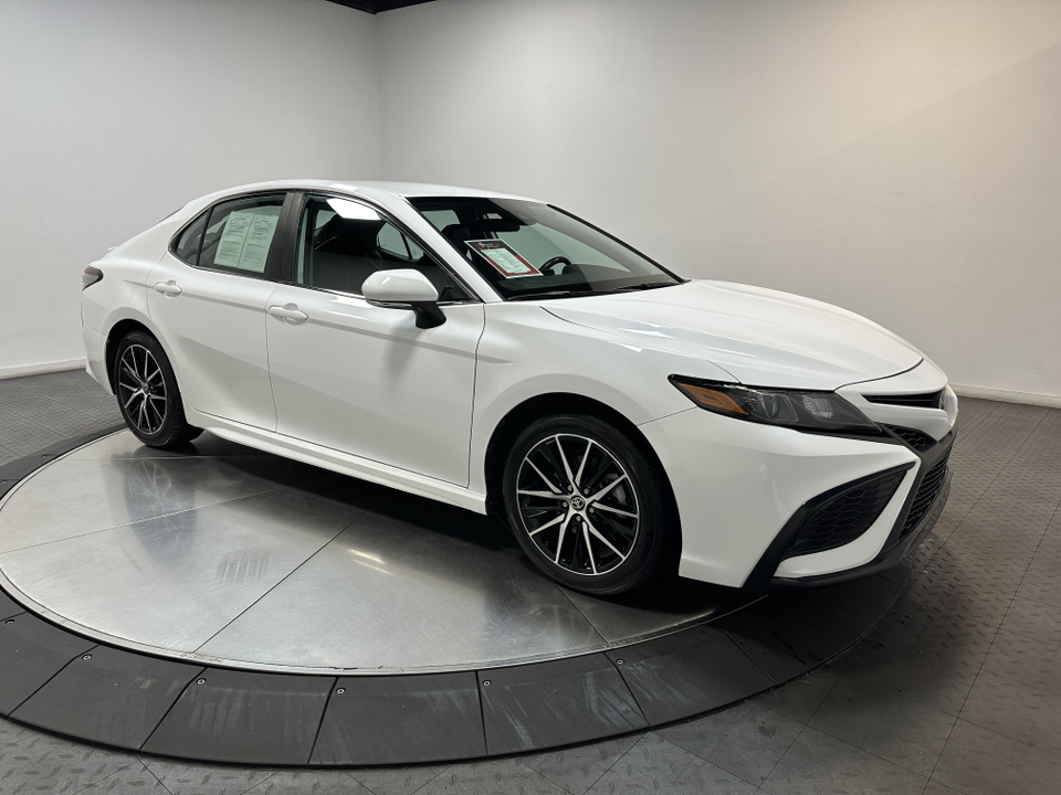 2022 Toyota Camry SE 1