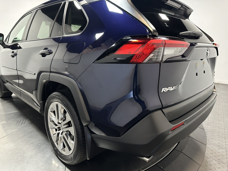 2022 Toyota RAV4 XLE Premium 10