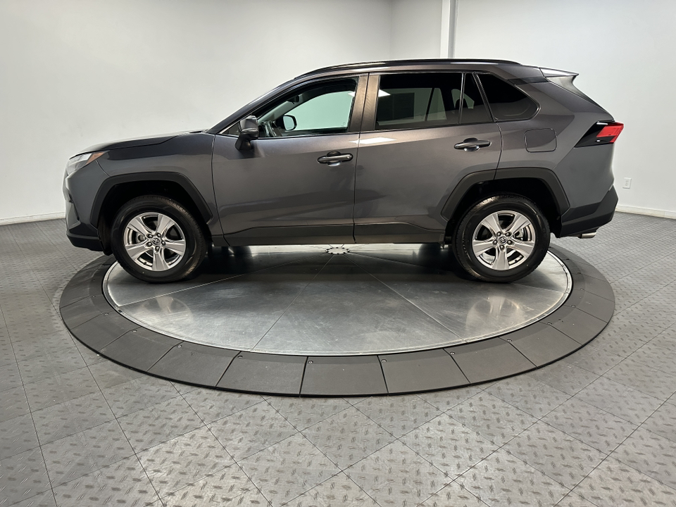 2022 Toyota RAV4 XLE 9