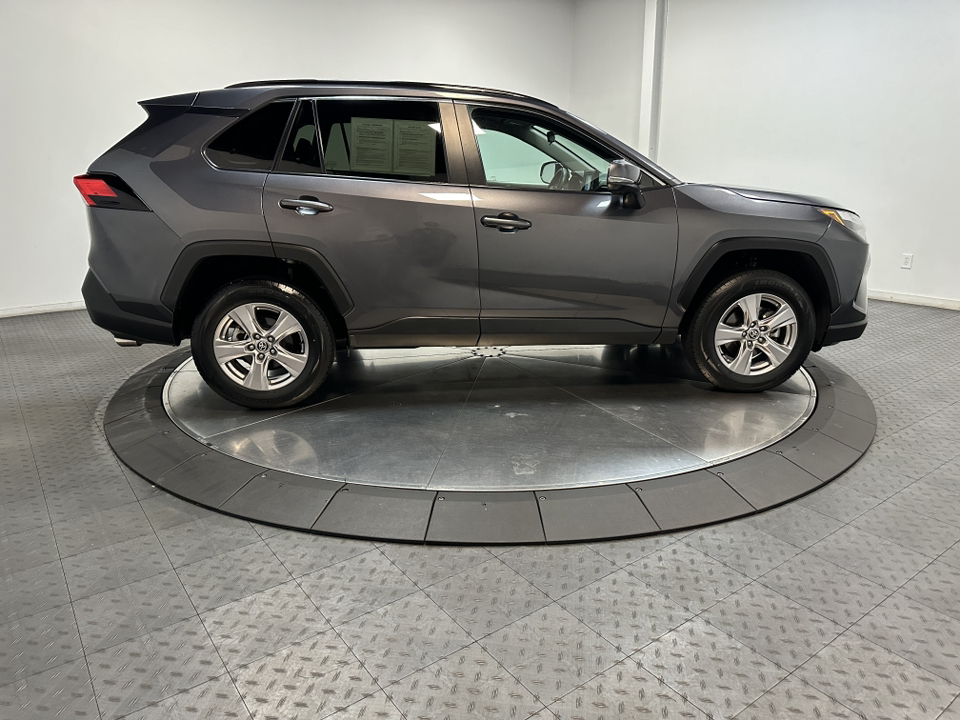 2022 Toyota RAV4 XLE 16