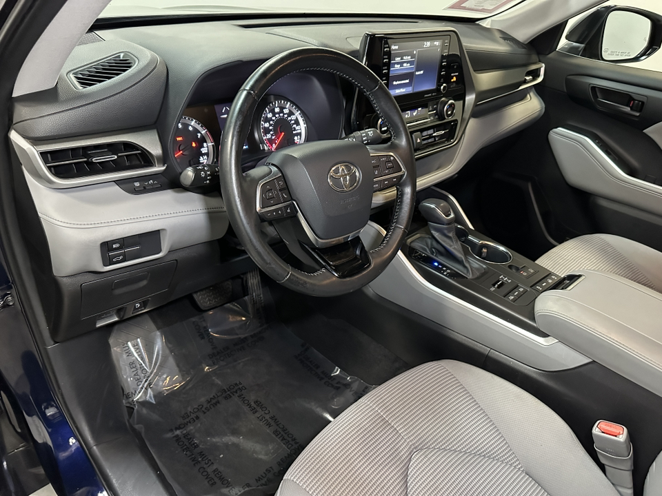 2021 Toyota Highlander LE 24