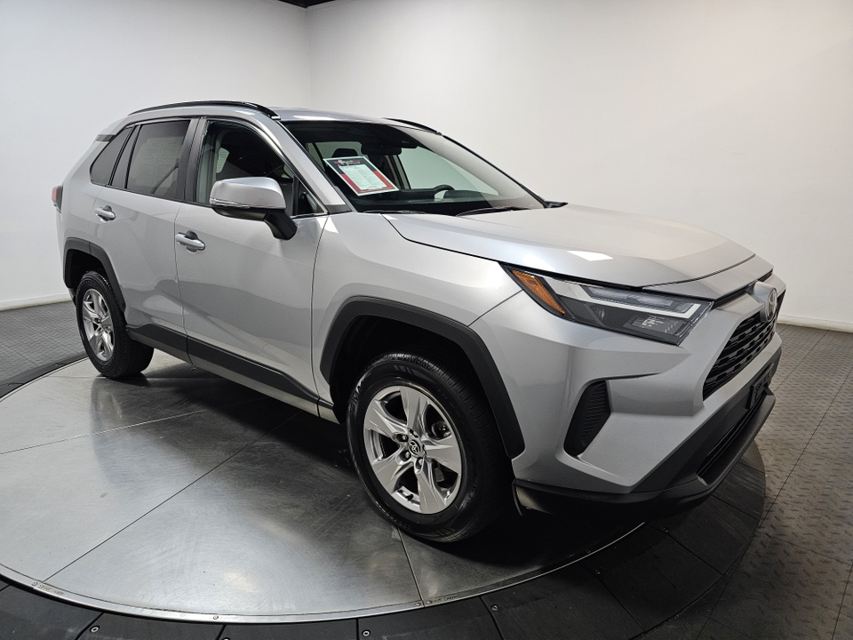 2022 Toyota RAV4 XLE 1