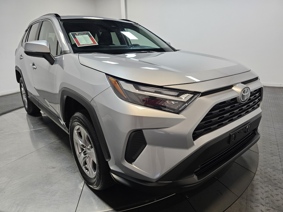 2022 Toyota RAV4 XLE 2