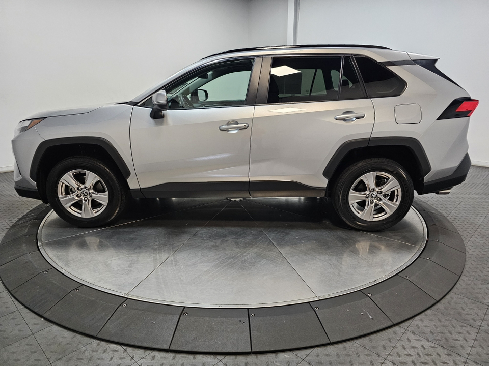 2022 Toyota RAV4 XLE 8