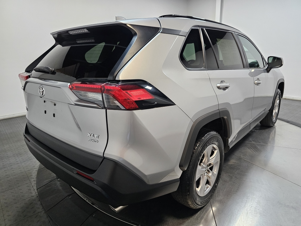 2022 Toyota RAV4 XLE 13