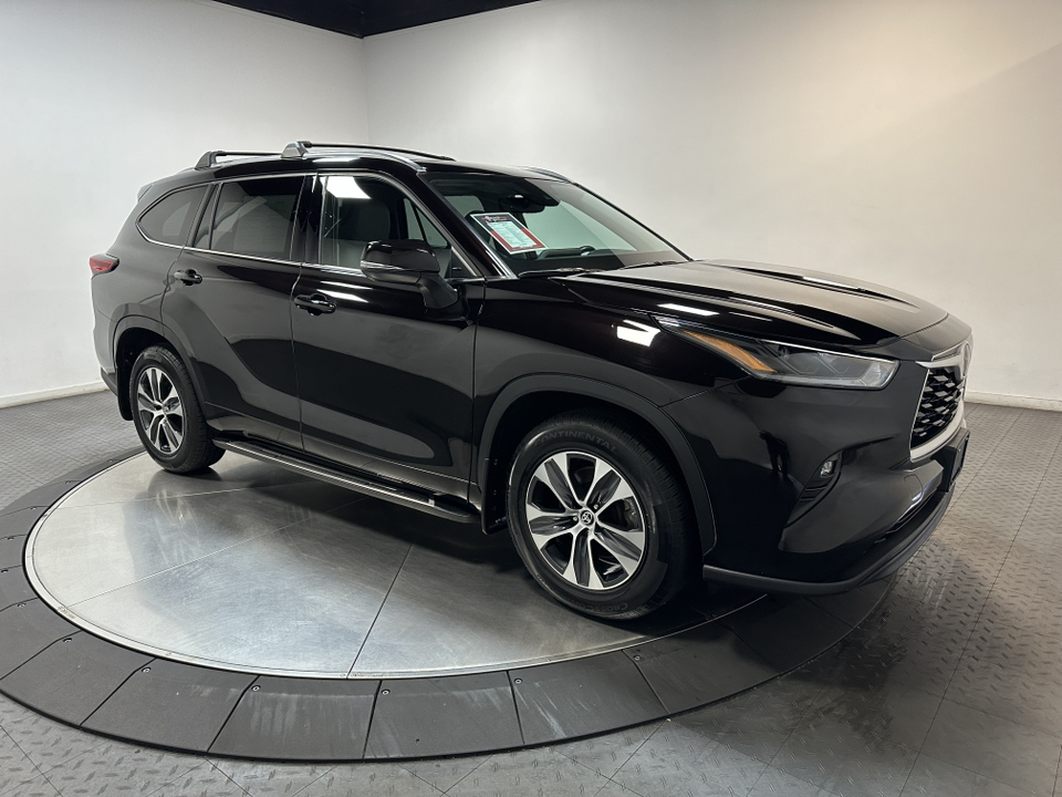 2021 Toyota Highlander XLE 1