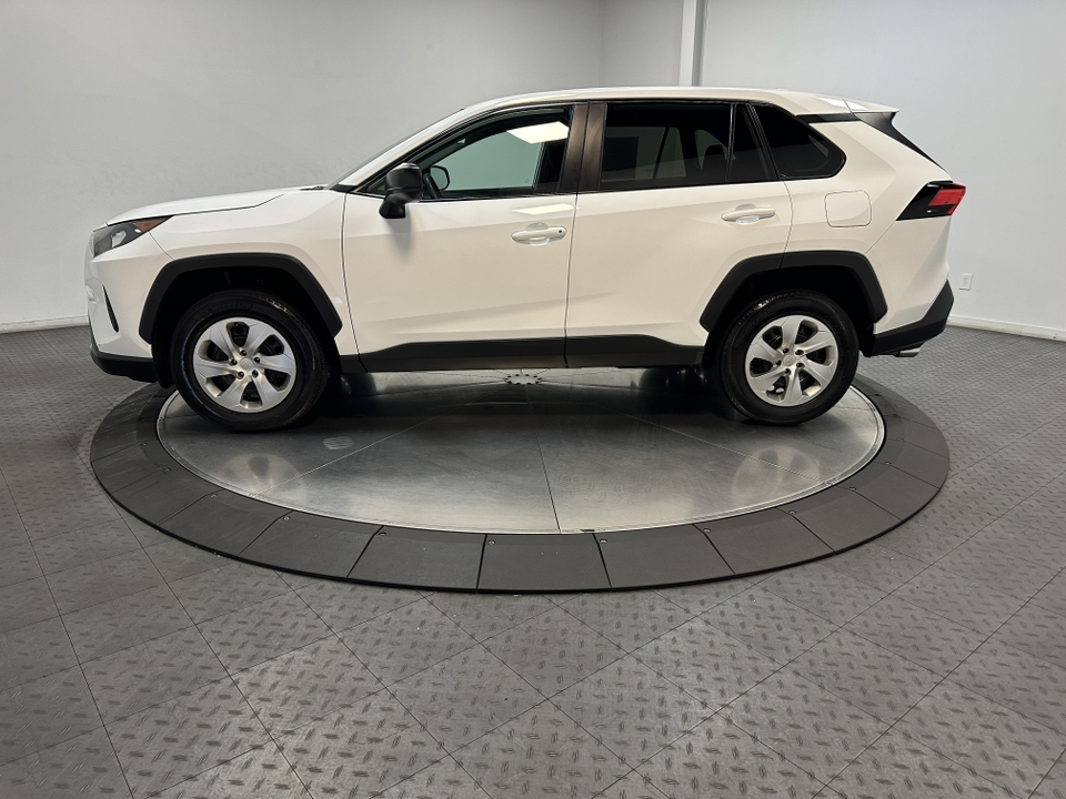 2022 Toyota RAV4 LE 8