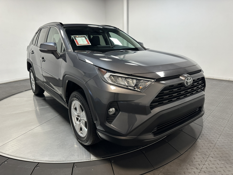 2021 Toyota RAV4 XLE 2