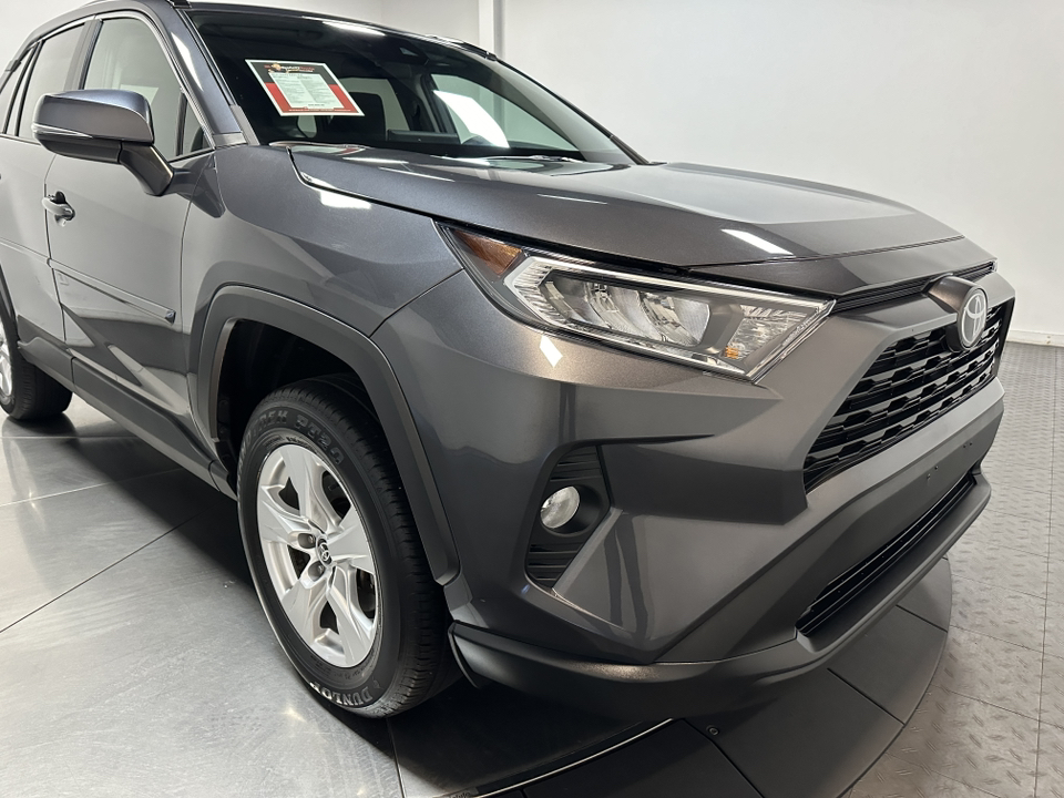 2021 Toyota RAV4 XLE 3