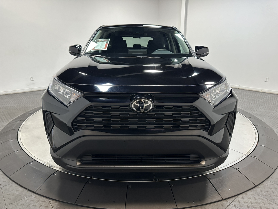 2022 Toyota RAV4 LE 4