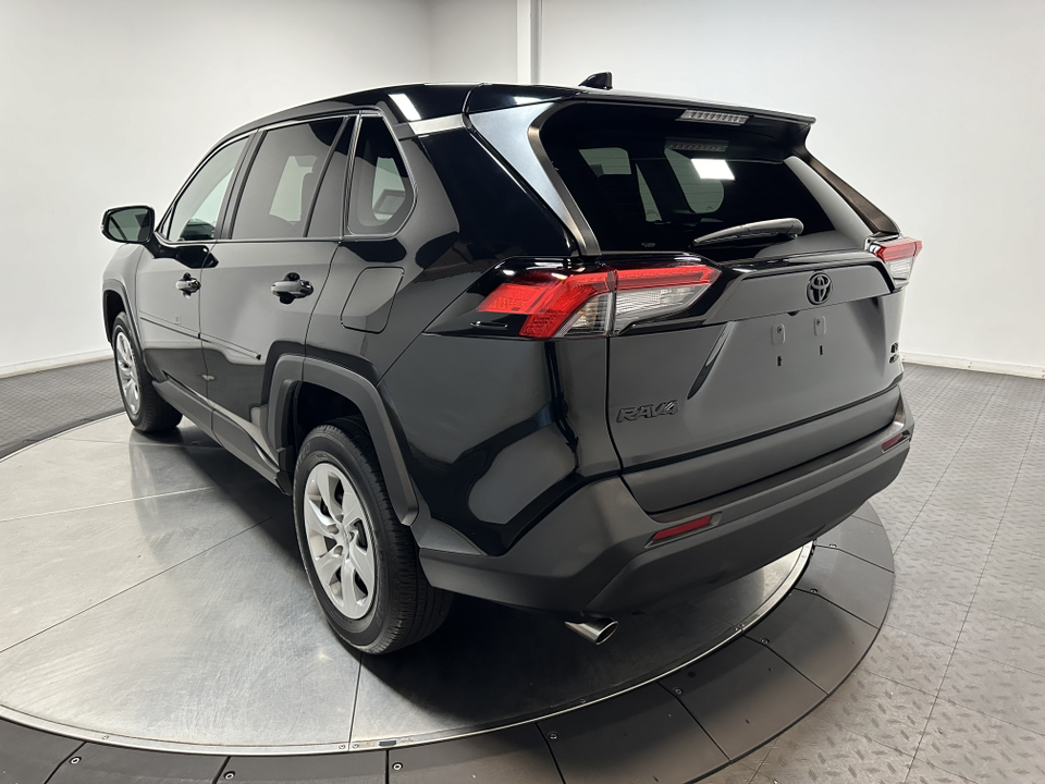 2022 Toyota RAV4 LE 9