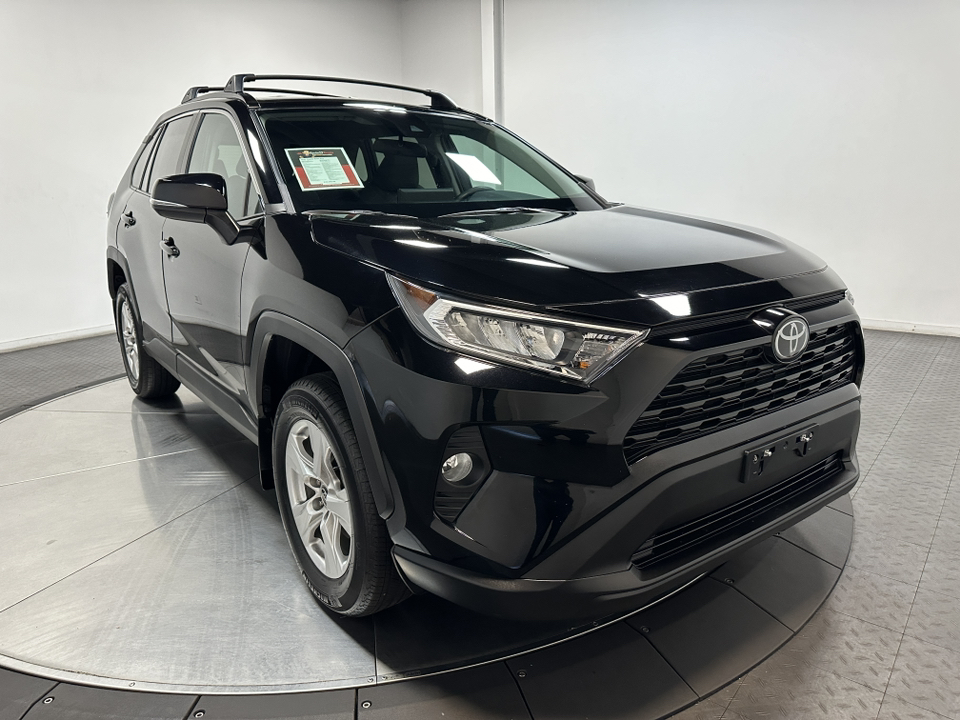 2021 Toyota RAV4 XLE 2