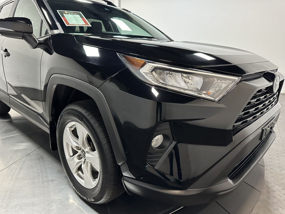 2021 Toyota RAV4 XLE 3