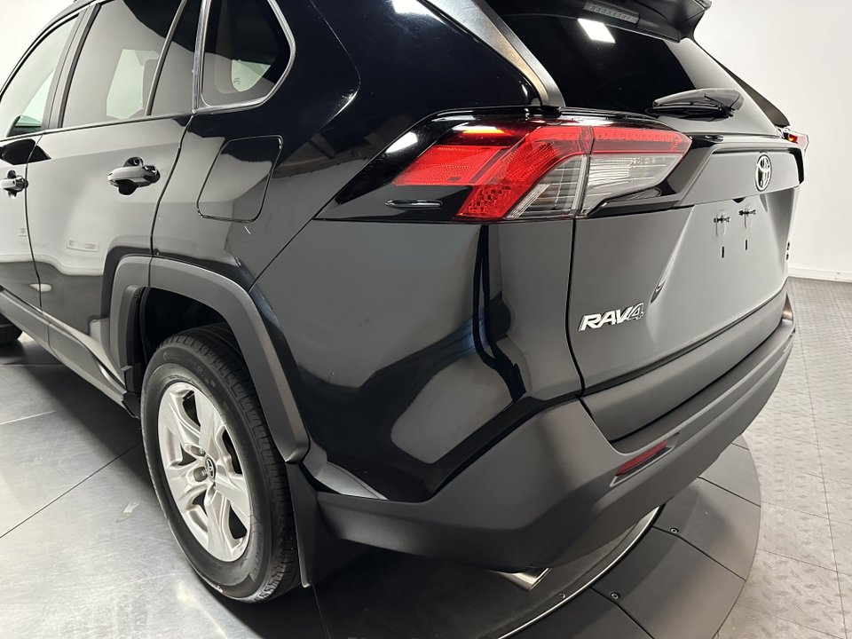 2021 Toyota RAV4 XLE 10