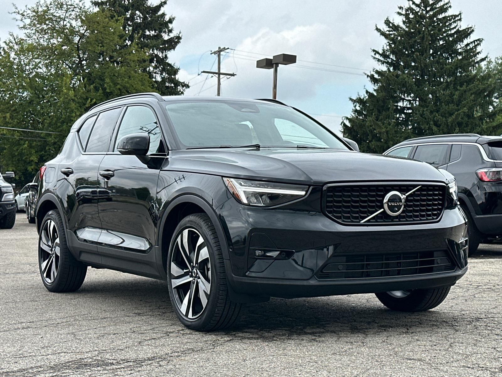 2023 Volvo XC40 Ultimate 1