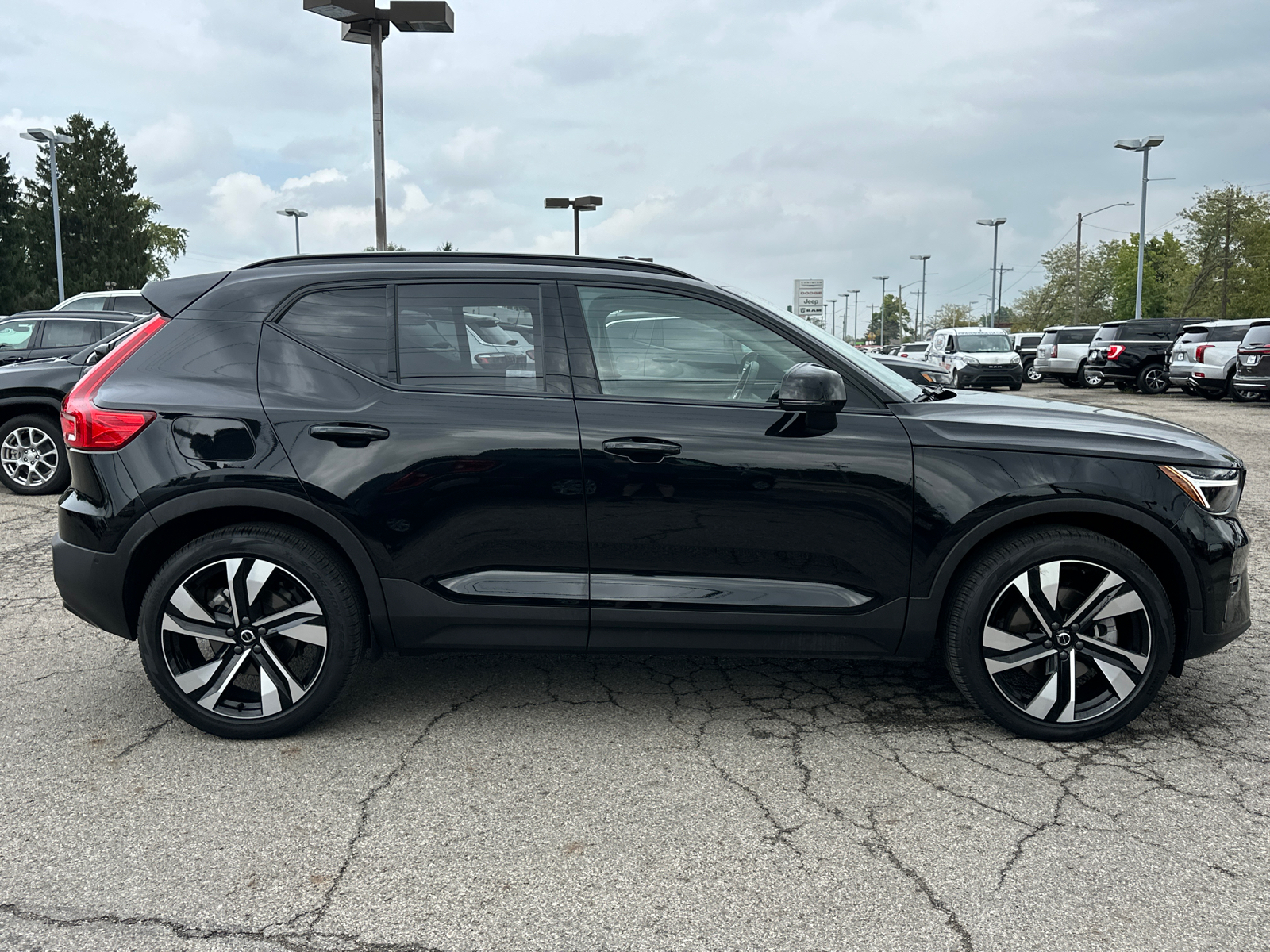 2023 Volvo XC40 Ultimate 2