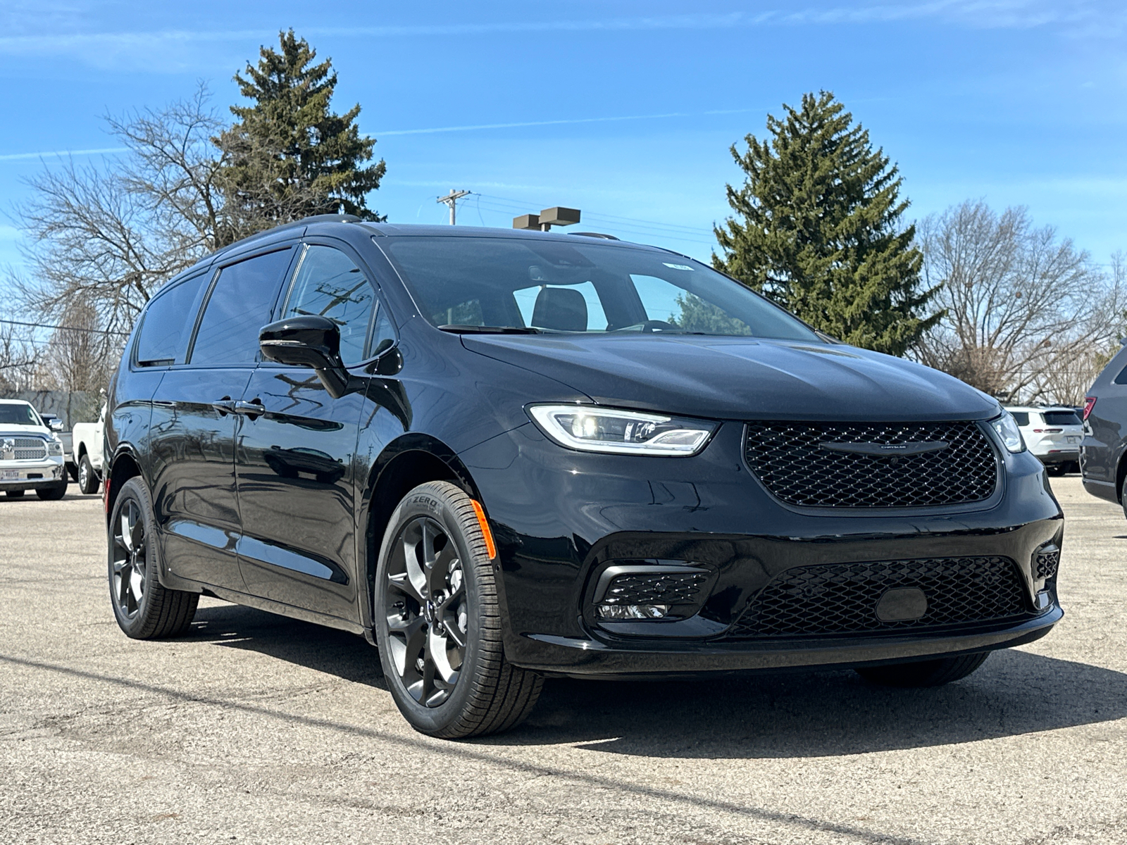 2024 Chrysler Pacifica Limited 1