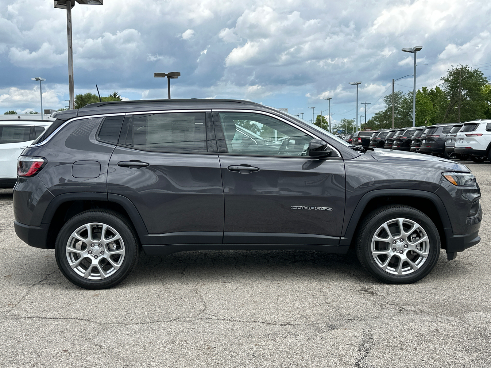 2024 Jeep Compass Latitude Lux 2