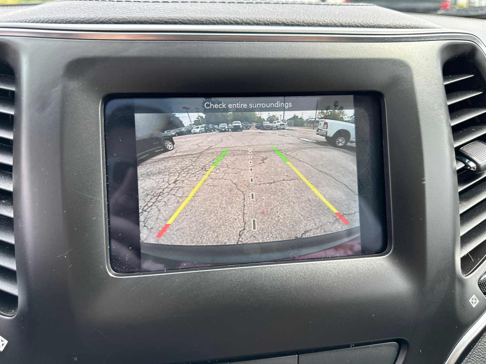 2020 Jeep Cherokee Latitude Plus 19