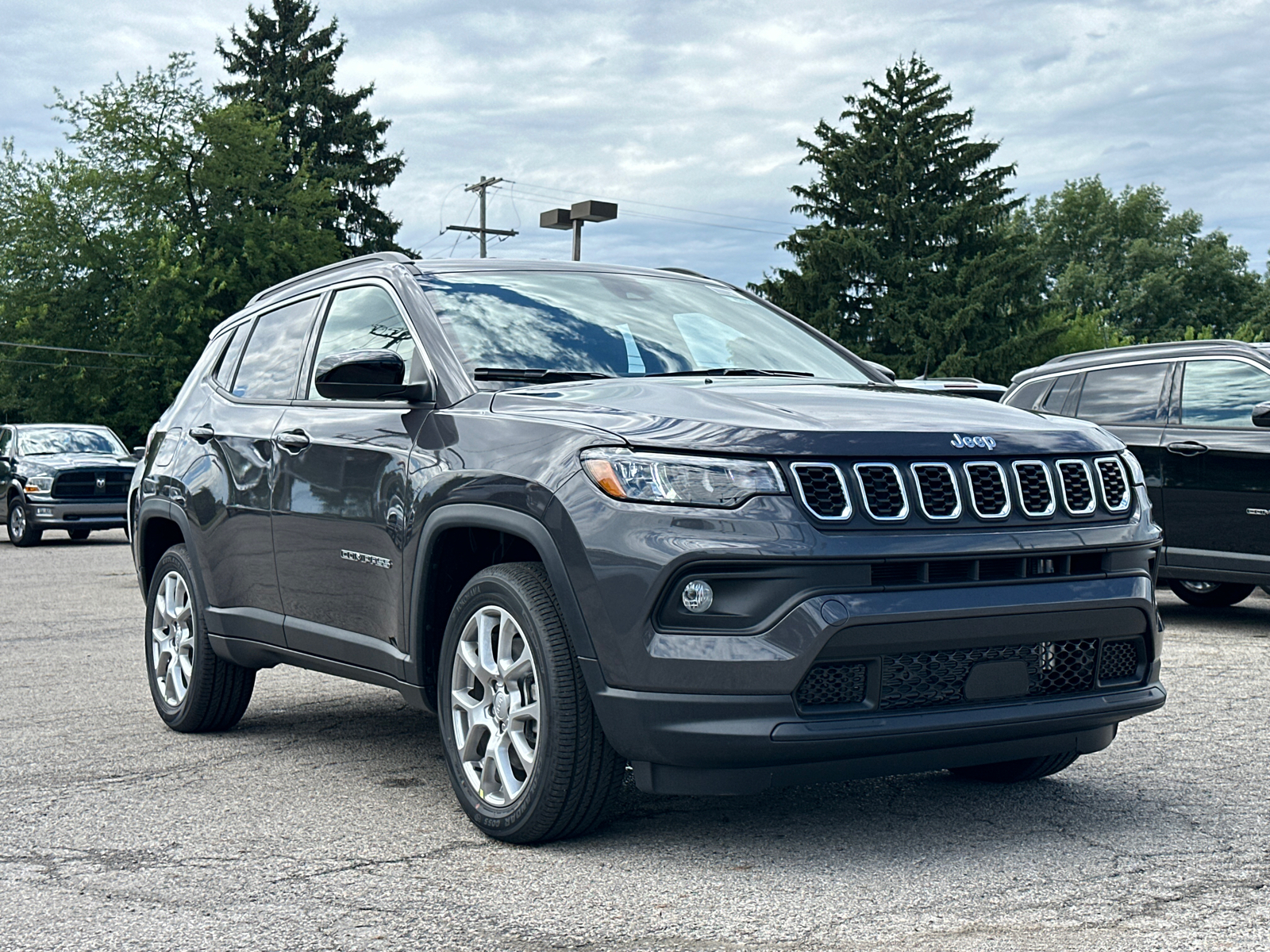 2024 Jeep Compass Latitude Lux 1