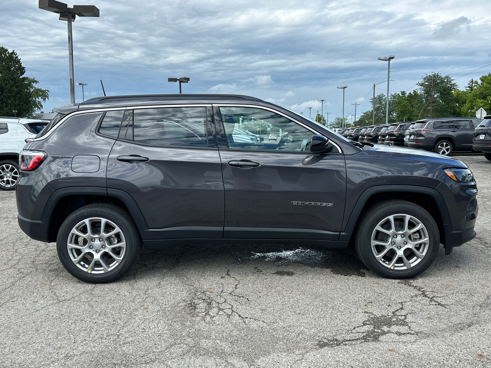 2024 Jeep Compass Latitude Lux 2