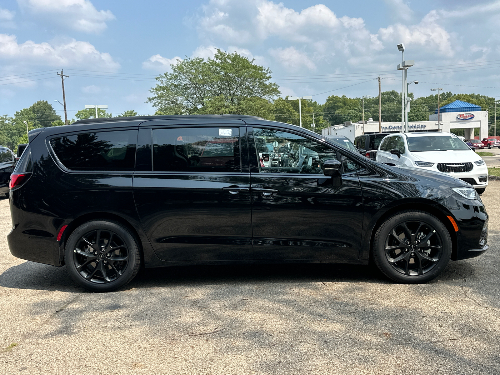 2024 Chrysler Pacifica Touring L 2