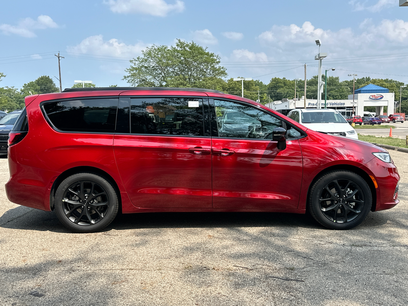 2024 Chrysler Pacifica Touring L 2