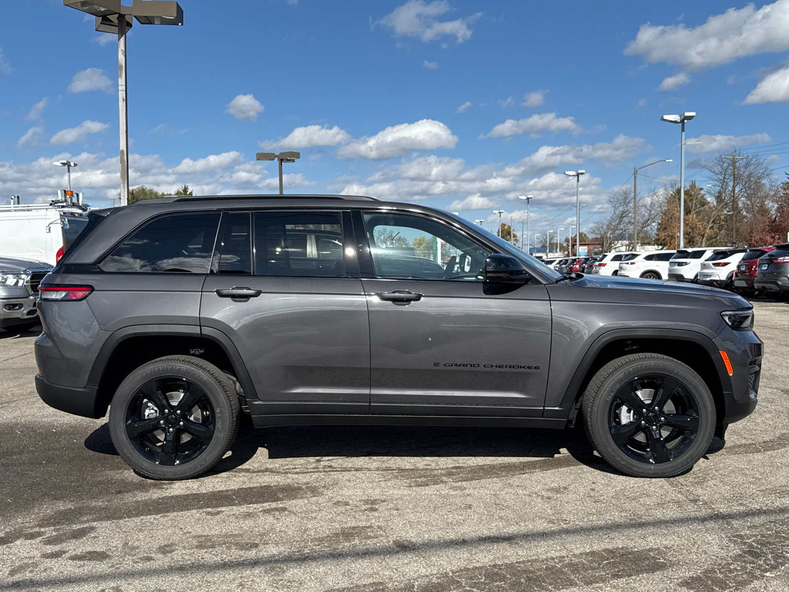 2025 Jeep Grand Cherokee Laredo 2